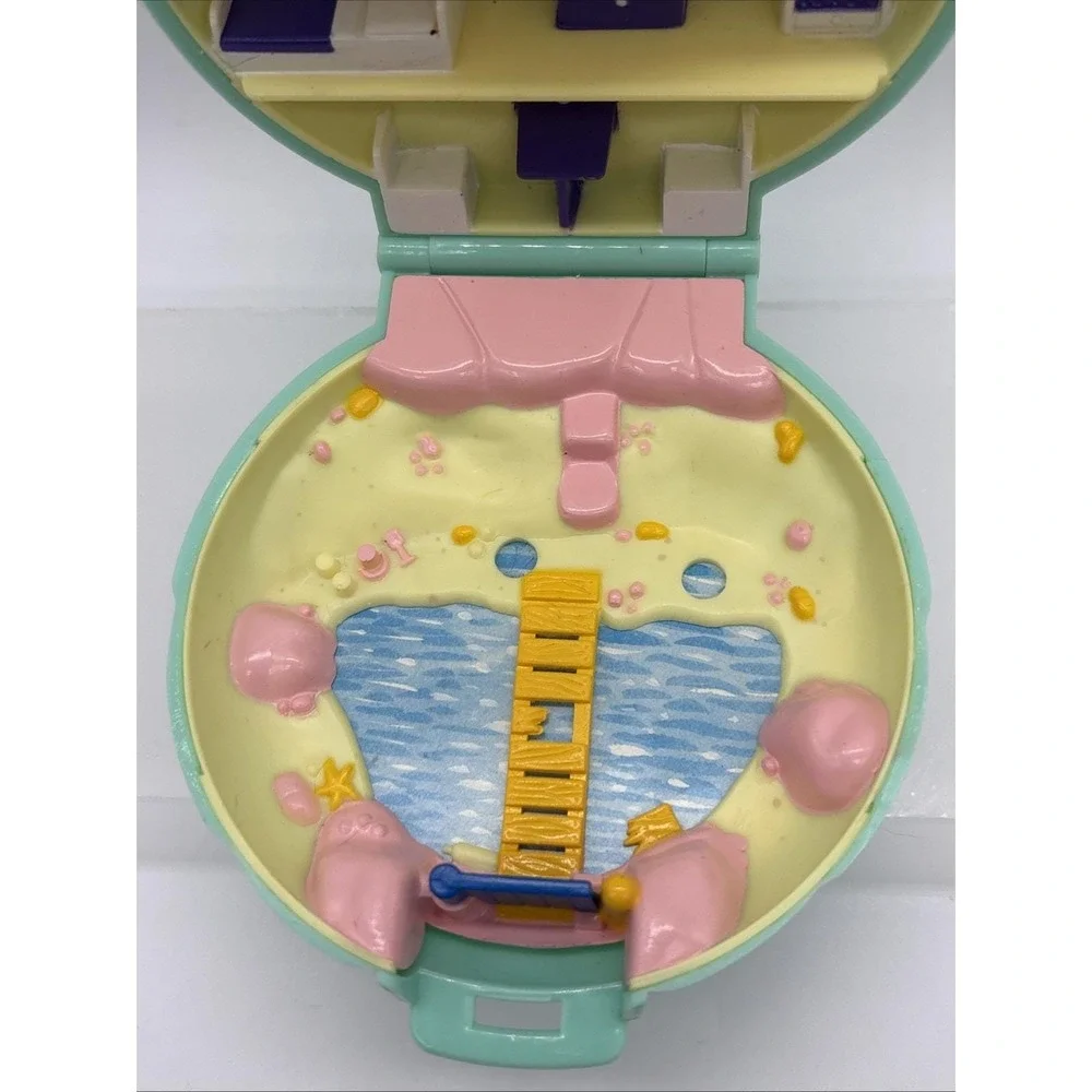 Polly Pocket 1989 Polly's Beach House Bluebird Toys Case Only No Dolls